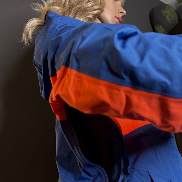 Burton Pillowline Gore-Tex® Anorak Snowboard Jacket - Waterproof, Insulated MED - Picture 4 of 9